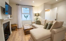 Stylish And Modern Town Centre End-Of Terrace Home